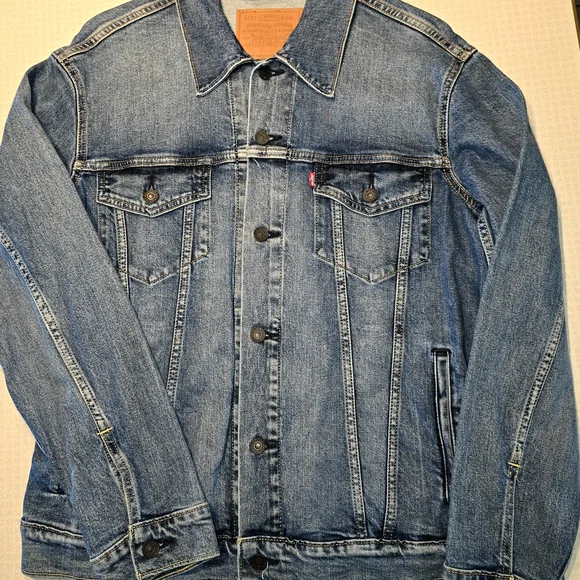 Levi's Premium Denim Trucker Jacket - Picture 2 of 8